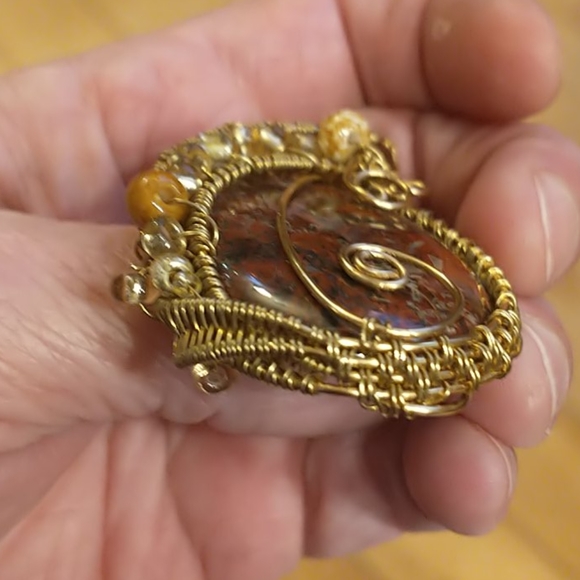 ๐จ๐ฆ Beautiful Hand Polished Stone Pendant - Picture 4 of 5